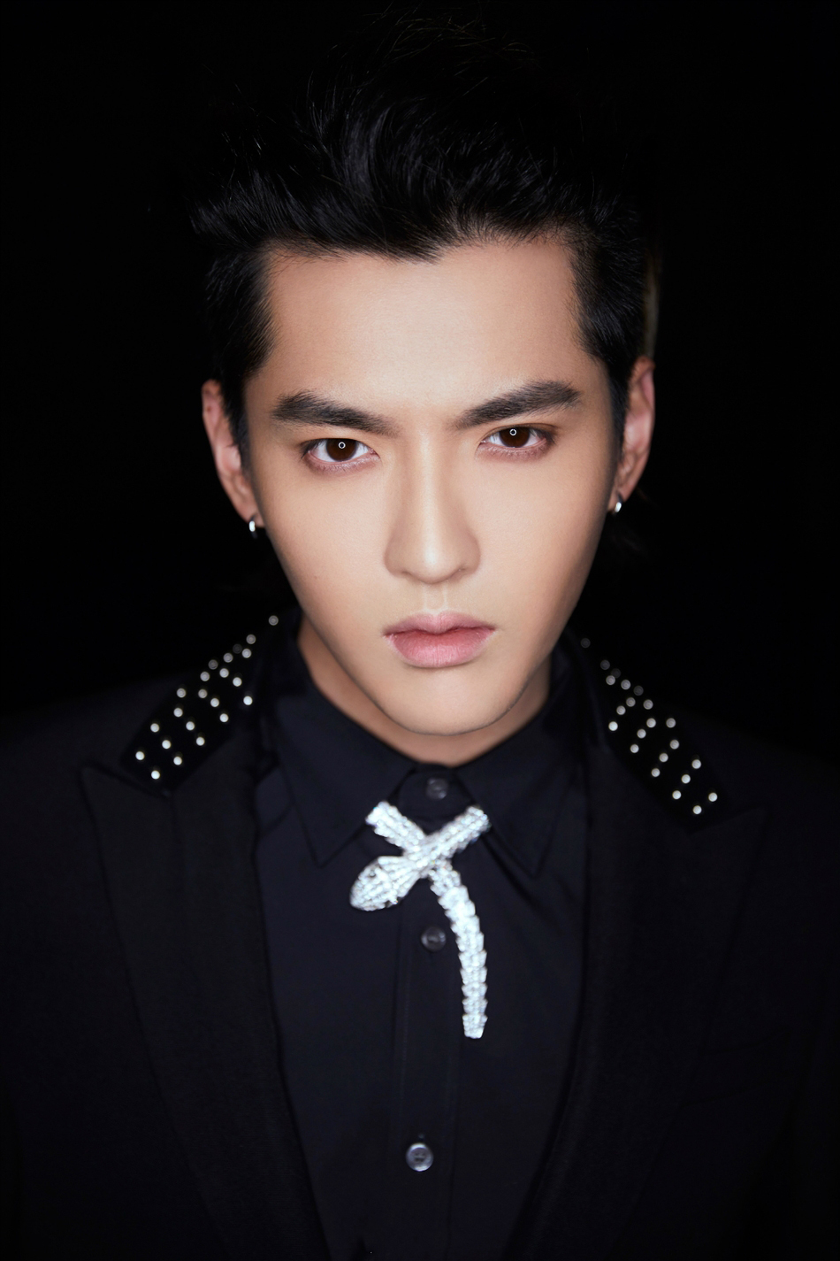 吴亦凡帅气图片 吴亦凡杂志封面写真图片