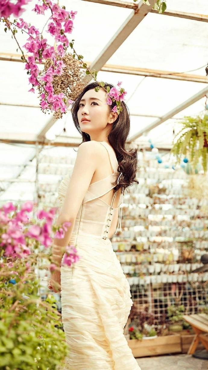 陈瑶花园街拍唯美写真图片