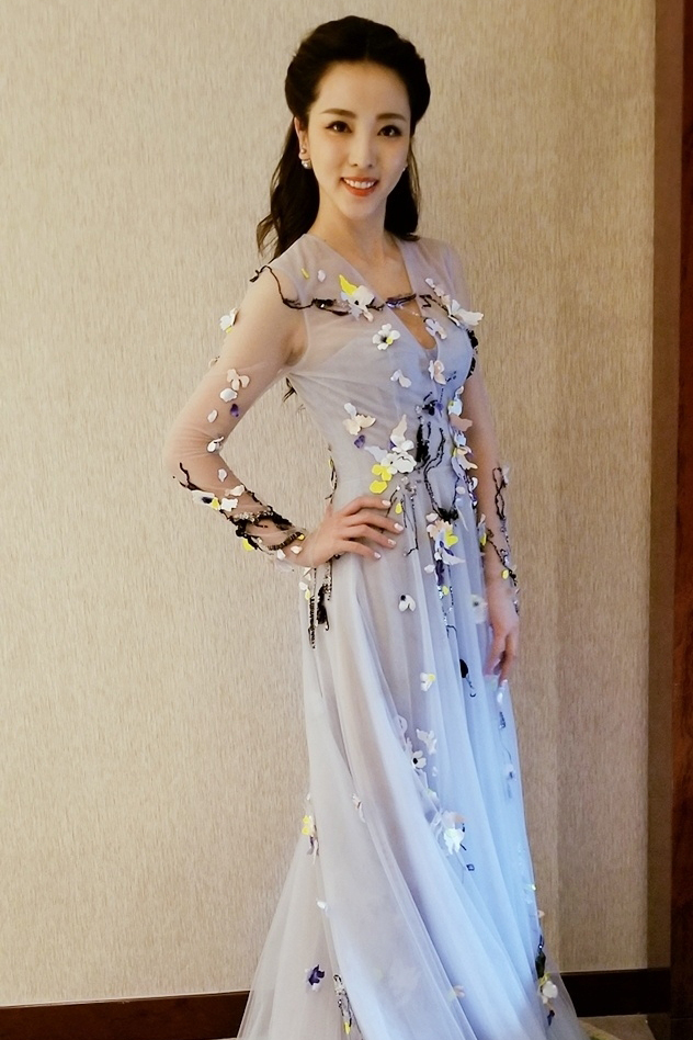 李思思薄纱长裙气质优雅写真图片图片