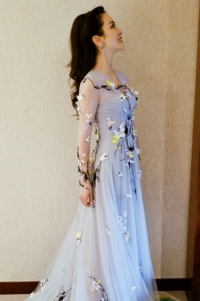 李思思薄纱长裙气质优雅写真图片图片