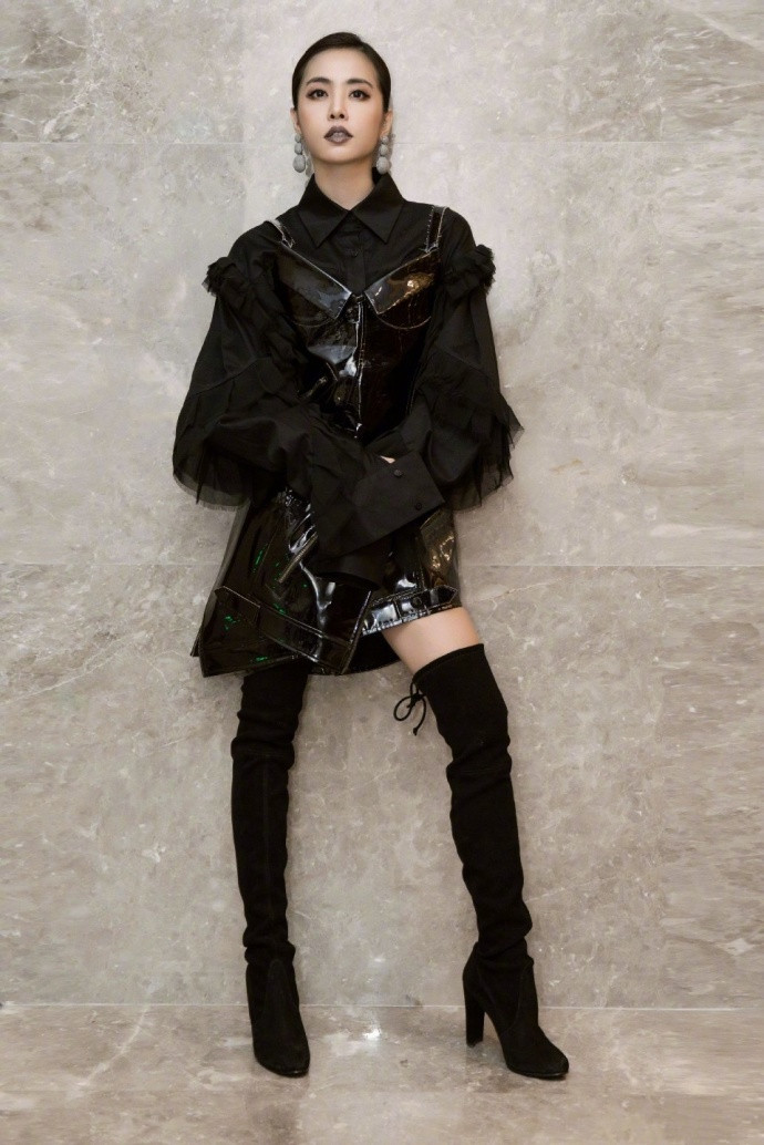 蔡依林MV化身百变女王 时尚秀美背图片 蔡依林写真图片图片