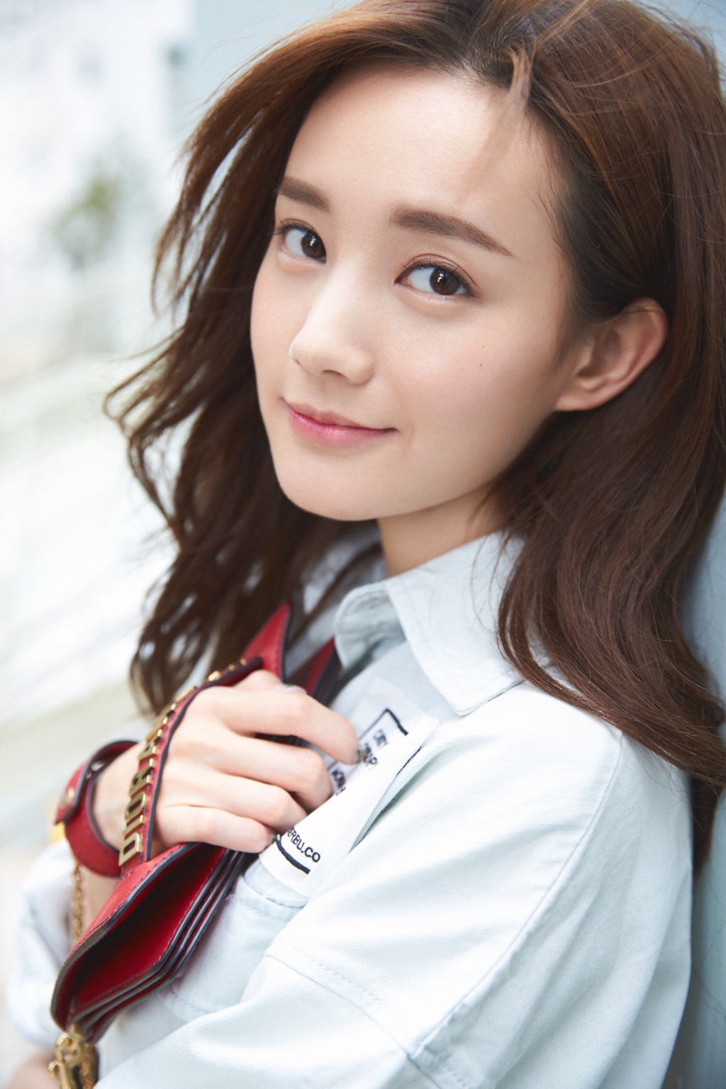 高清中国内地山东济南女演员李一桐Q清纯小公主白裙明星美女写真图片图片