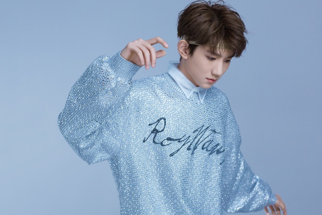 TFBOYS王源灰色格子装 TFBOYS图片王源图片图片