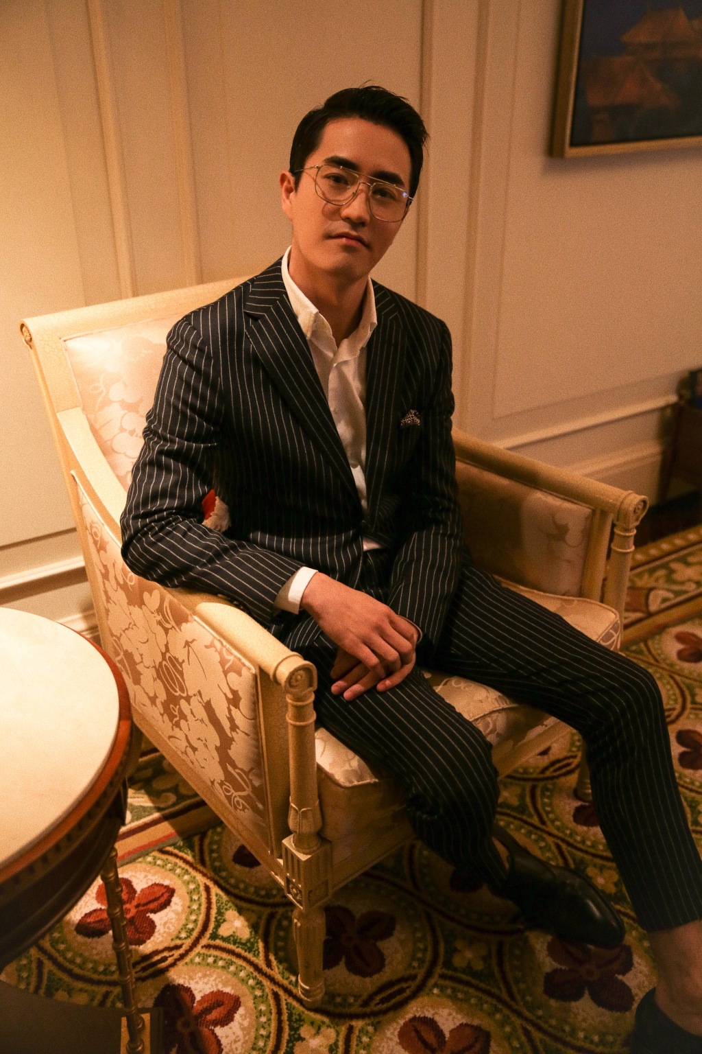 大陆北京人艺男演员杨玏帅气西装写真图片图片