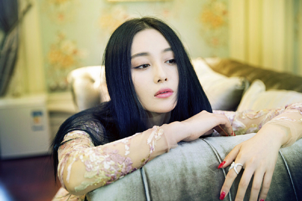 高清中国内地女演张馨予优雅气质性感写真图片桌面壁纸图片