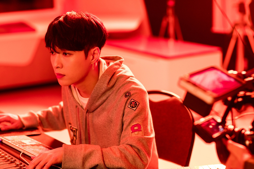 张艺兴《极限挑战》海报剧照图片图片