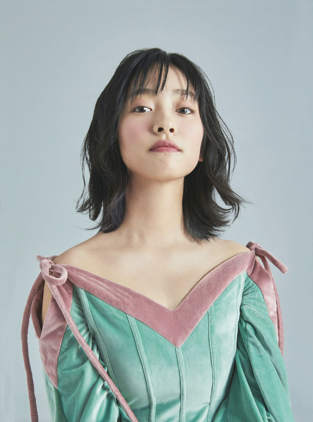 高清美女沈月冬日雪地唯美写真图片图片