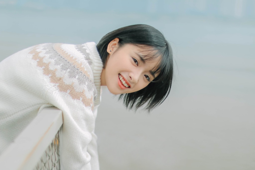 高清美女沈月冬日雪地唯美写真图片图片
