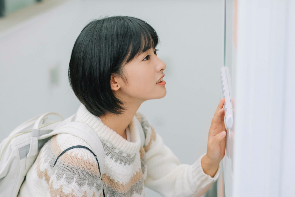 美女沈月图片