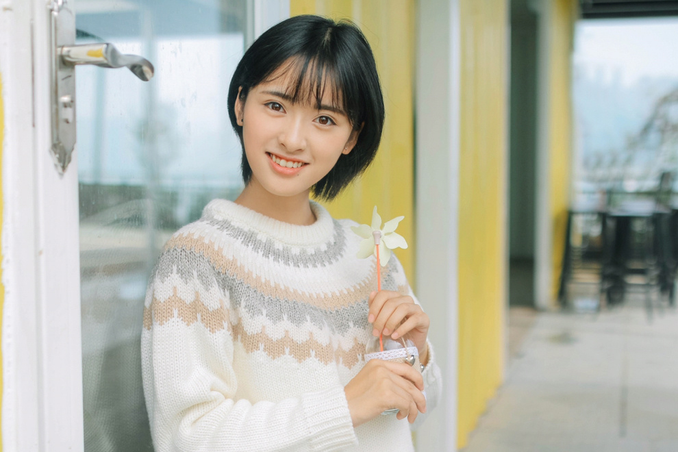 高清美女沈月冬日雪地唯美写真图片图片