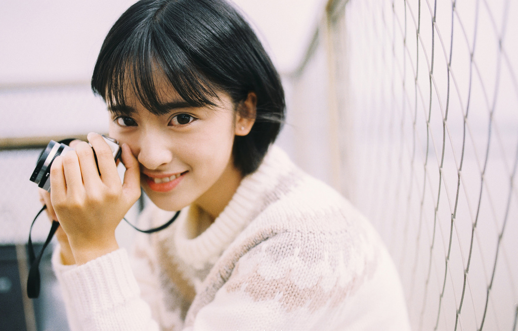高清美女沈月冬日雪地唯美写真图片图片