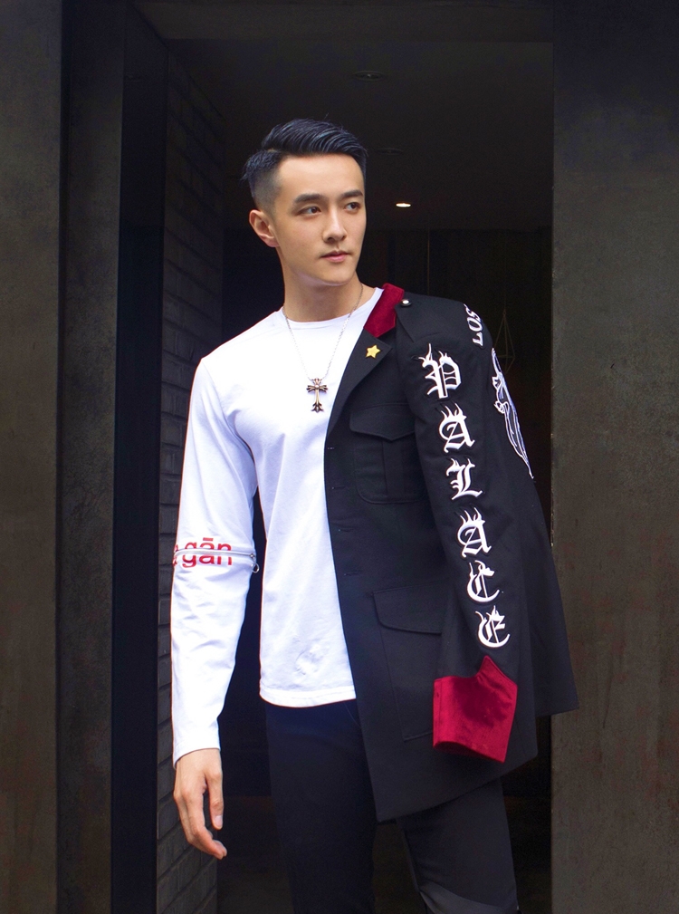 高清黑龙江省牡丹江帅气男孩初俊辰黑白写真手机壁纸下载图片