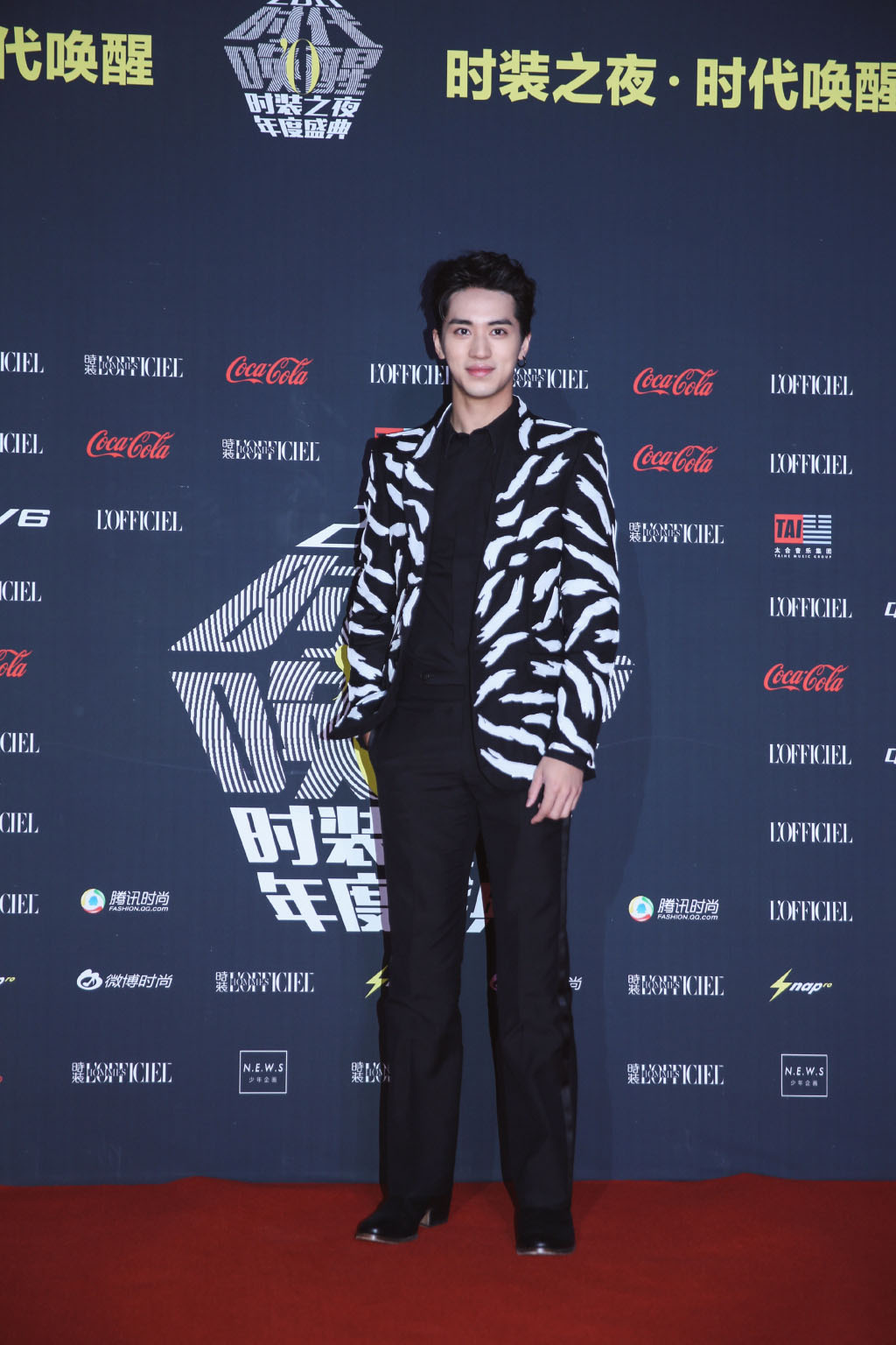 中国内地中国上海男演员许魏洲帅气有型时尚写真图片桌面壁纸图片
