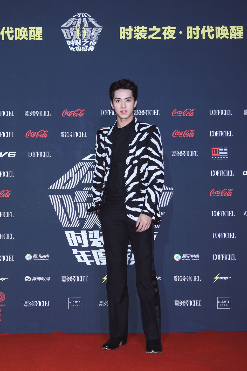 中国内地中国上海男演员许魏洲时尚杂志帅气高清写真图片壁纸图片