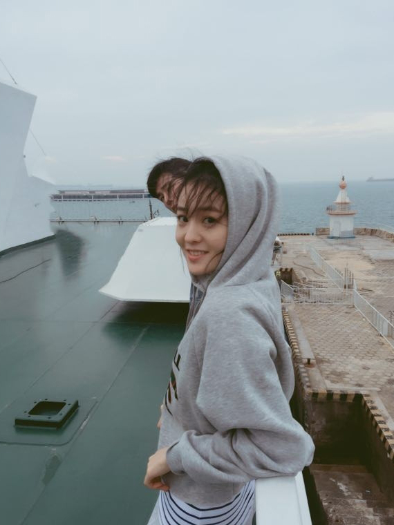 中国内地黑龙江女演员王佳宇2020秋冬时装发布会图片图片