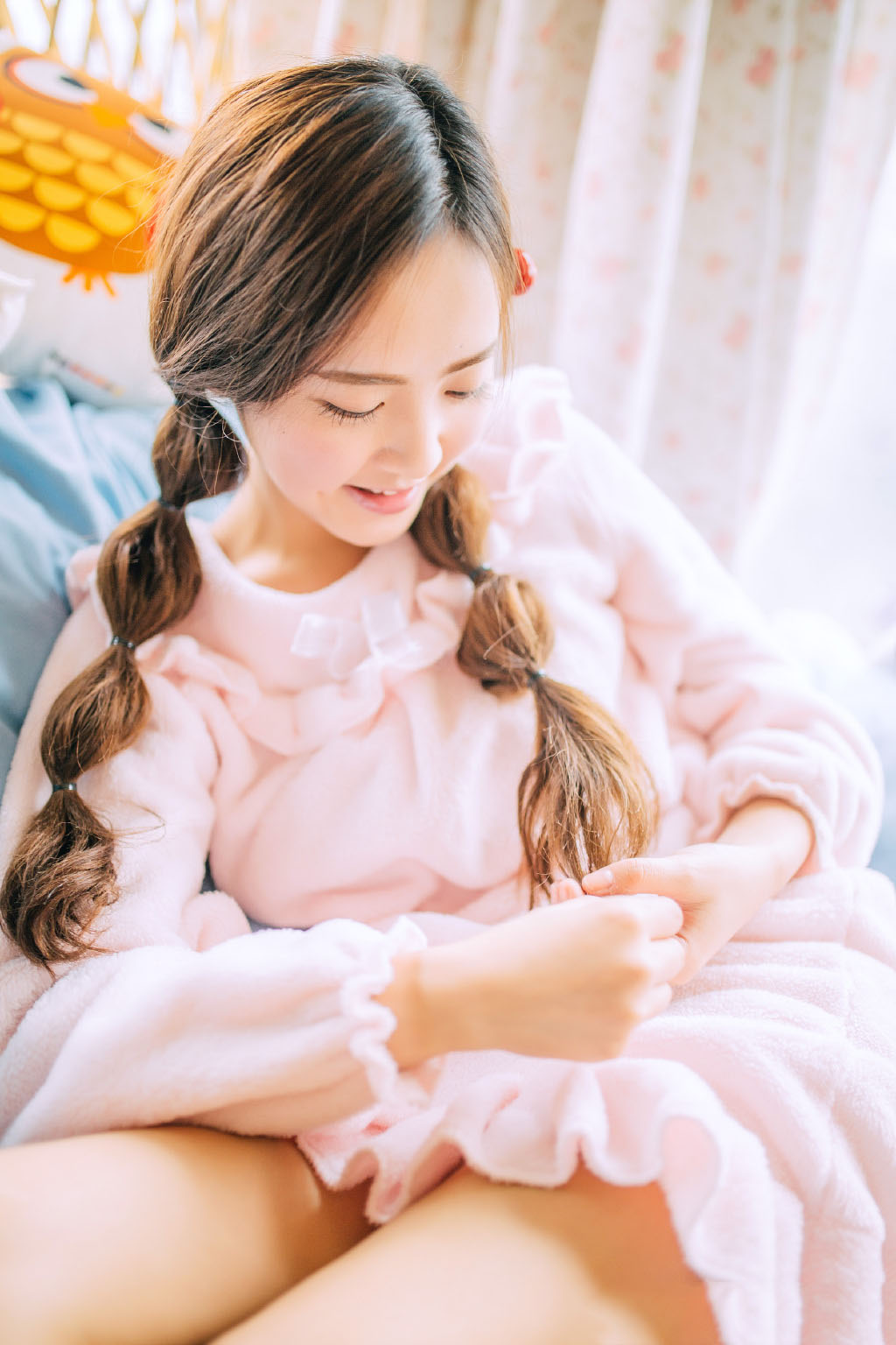 妖艳睡裙美女惹火身材诱人写真图片图片