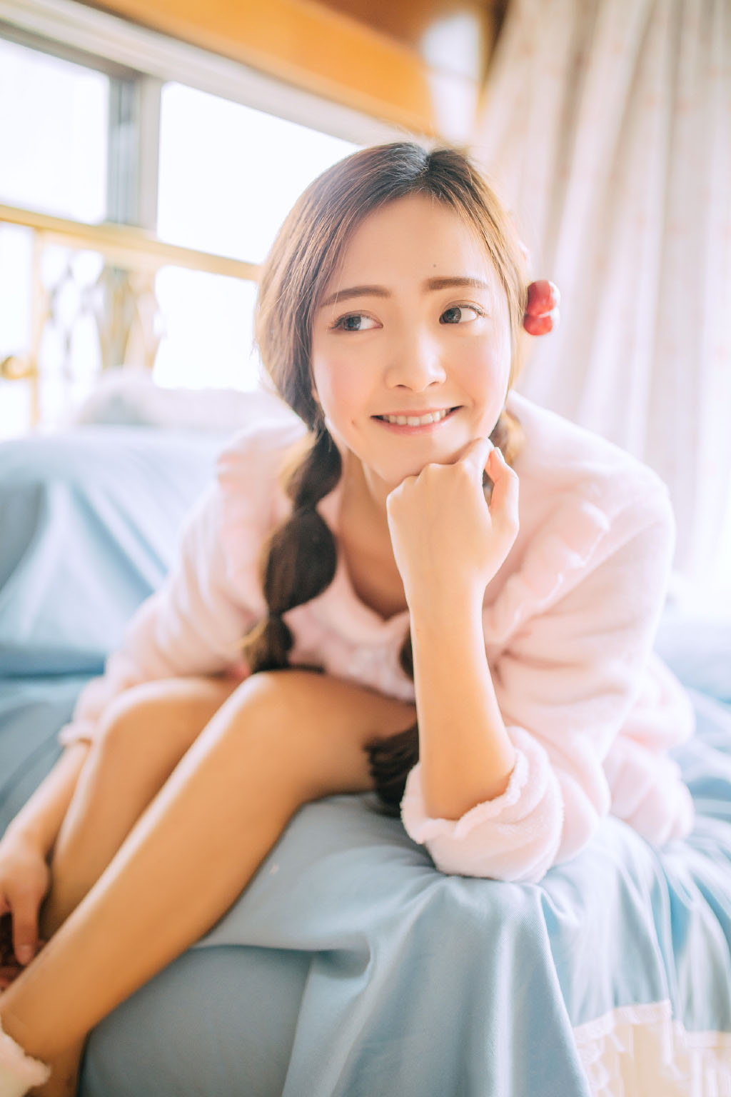 妖艳睡裙美女惹火身材诱人写真图片图片