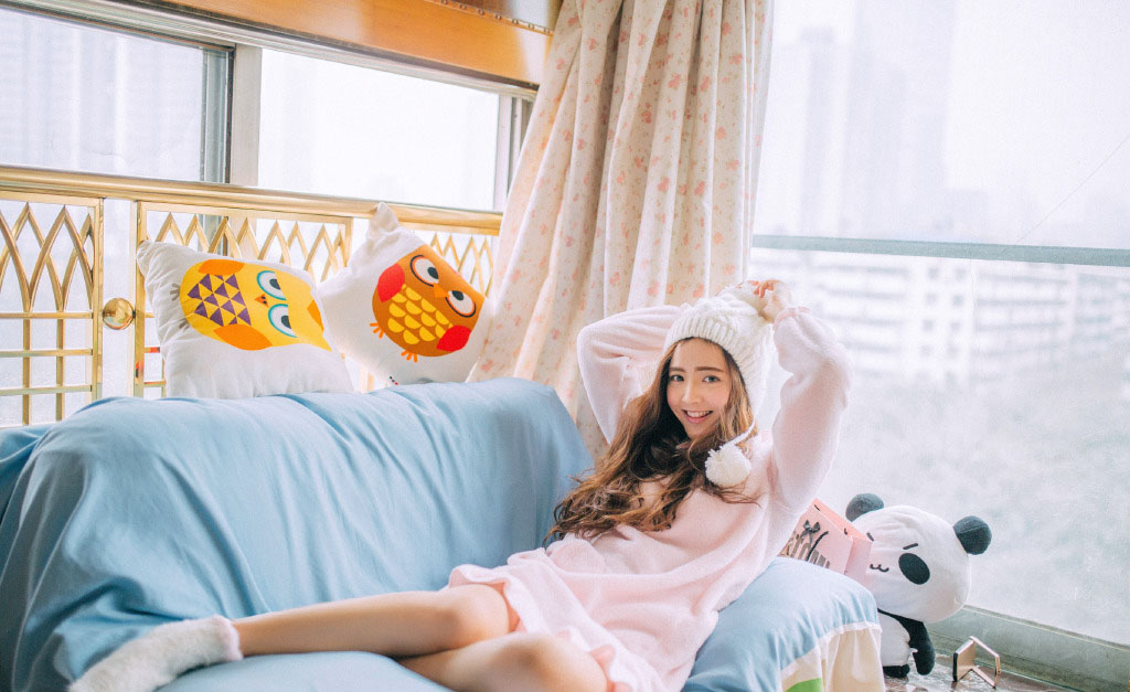 妖艳睡裙美女惹火身材诱人写真图片图片