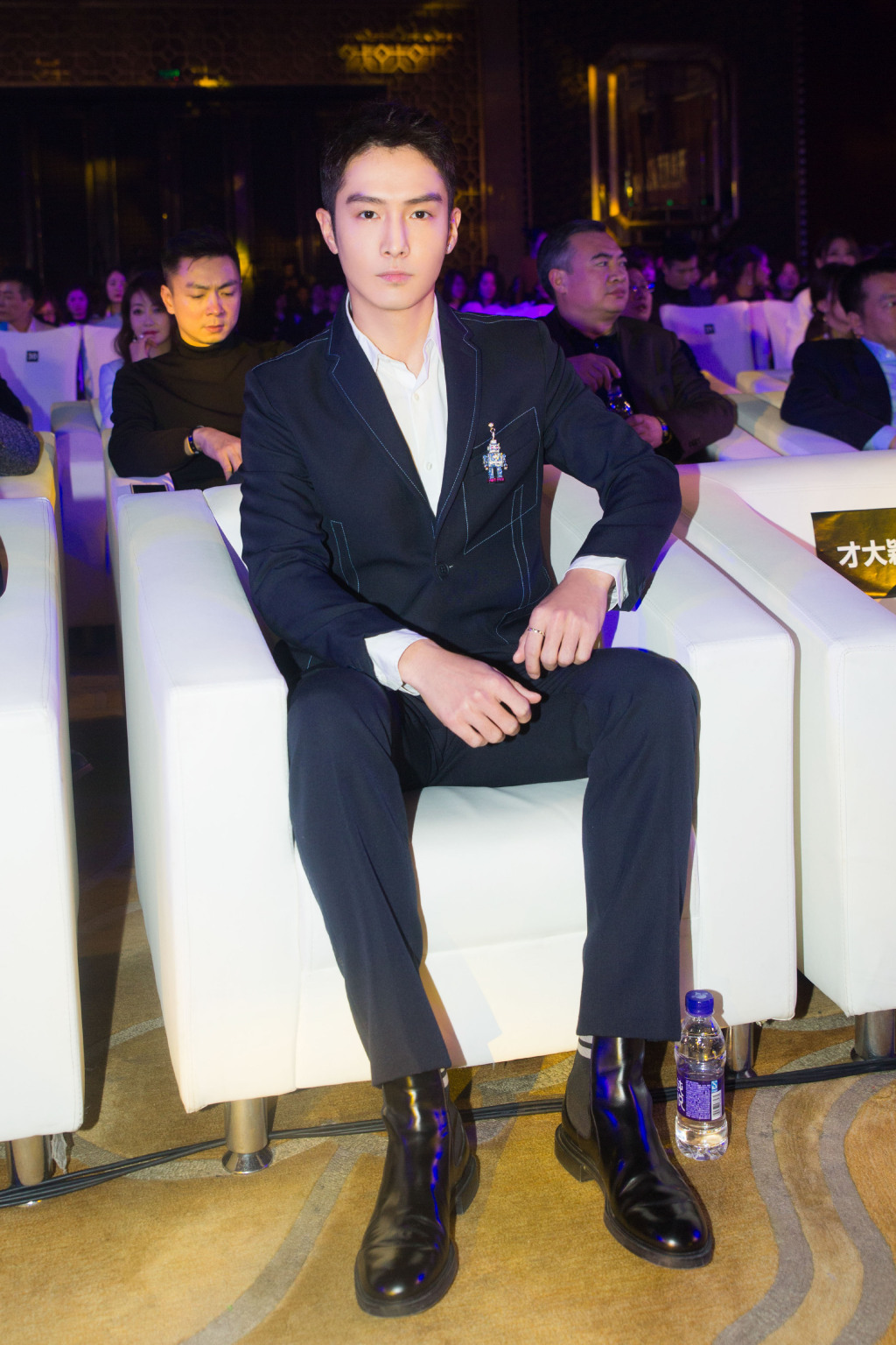 高清浙江省杭州男明显盛一伦雅痞范儿时尚杂志写真图片图片