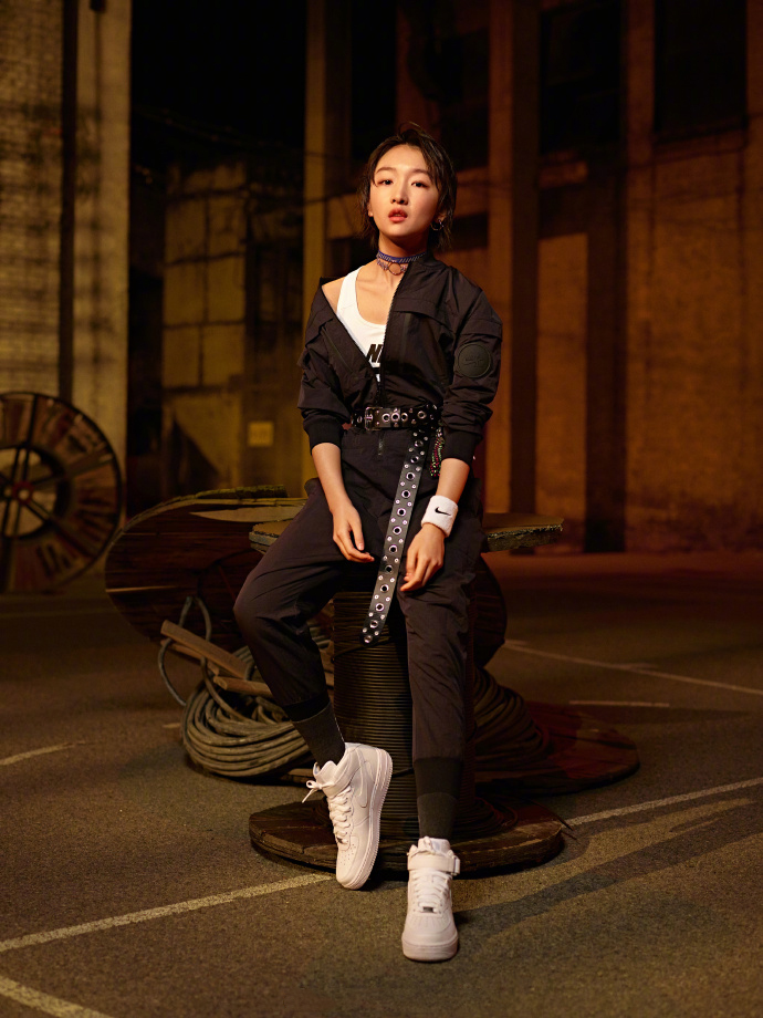 高清中国内地影视河北省石家庄女演员周冬雨百变造型时尚杂志写真图片壁纸图片
