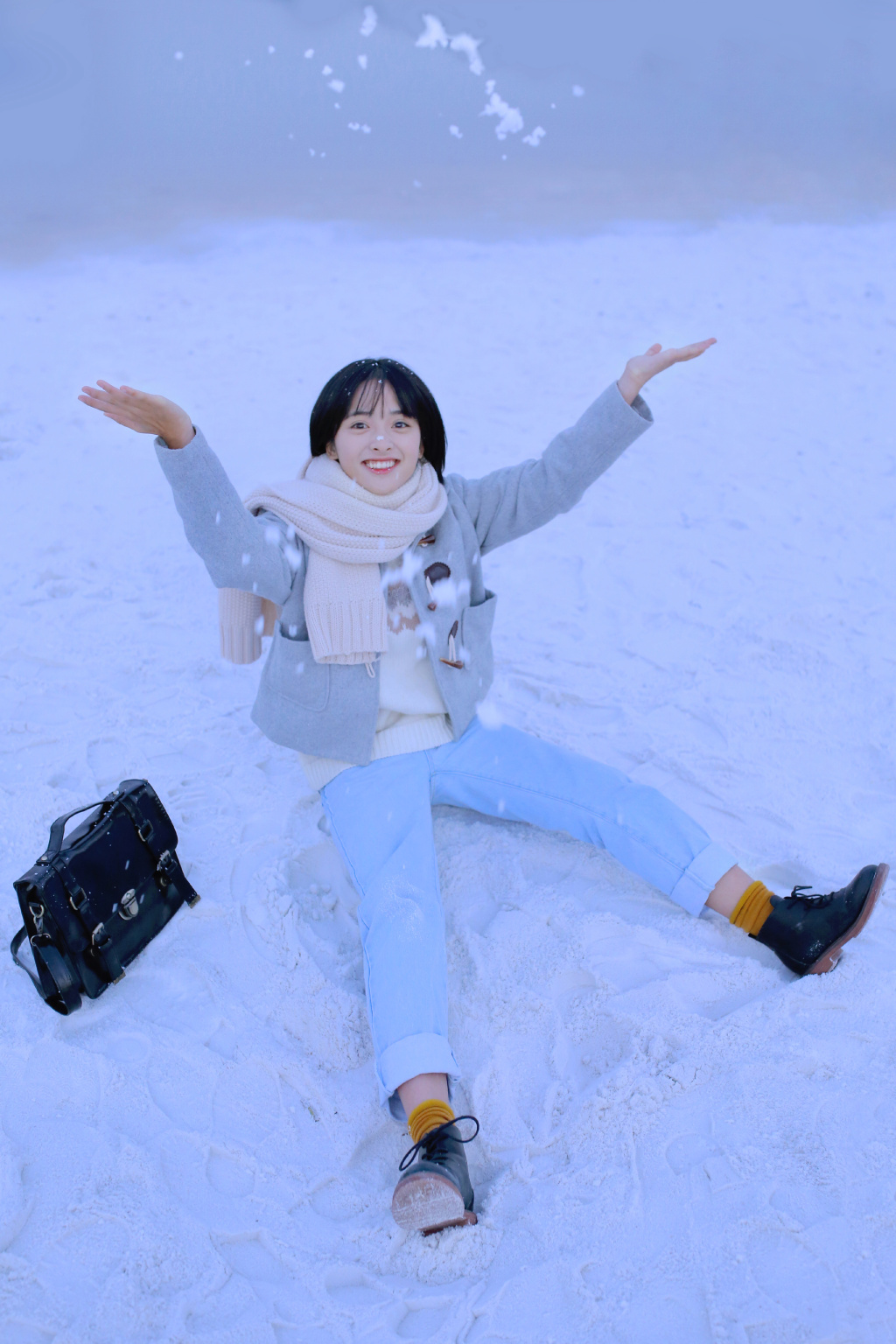 高清美女沈月冬日雪地唯美写真图片图片