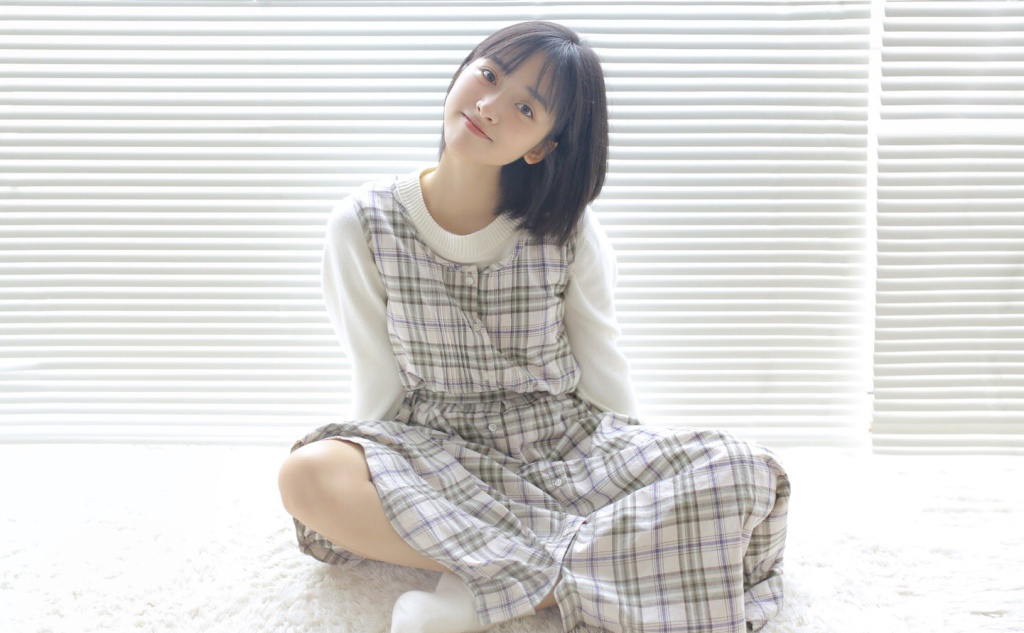 高清美女沈月冬日雪地唯美写真图片图片
