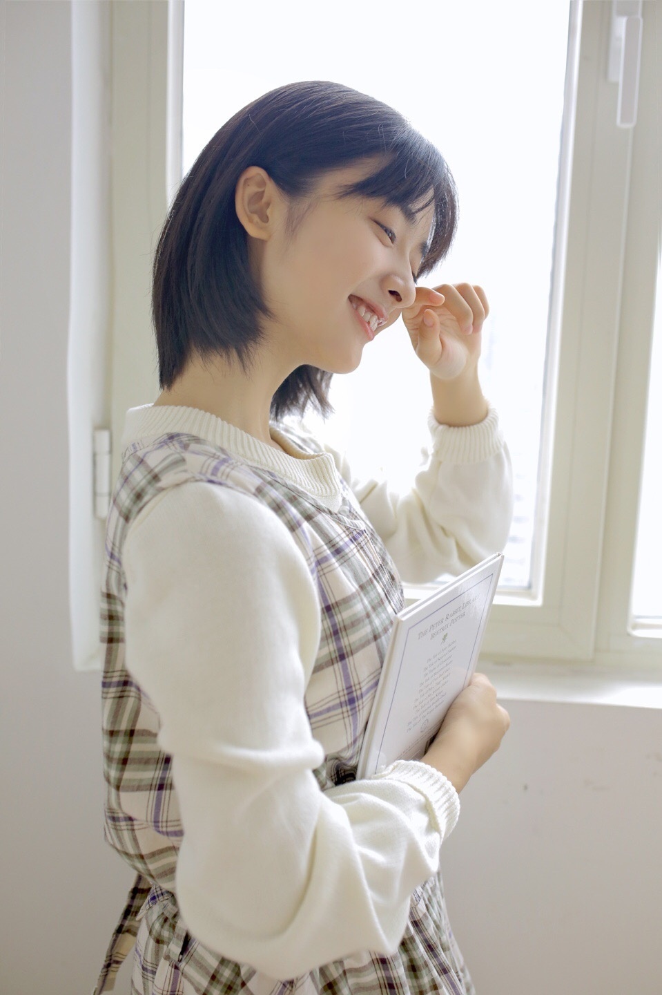 高清美女沈月冬日雪地唯美写真图片图片