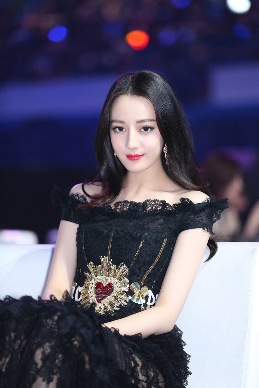 新疆乌鲁木齐美女演员迪丽热巴最新杂志写真图片图片