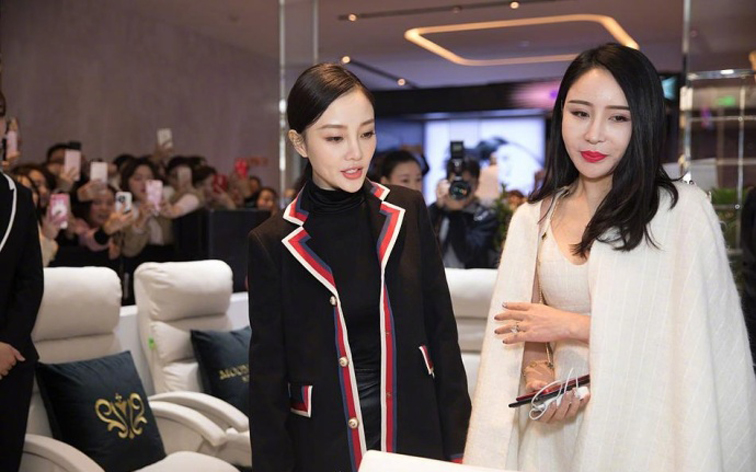 贾乃亮李小璐甜馨一家三口庆生写真大片图片