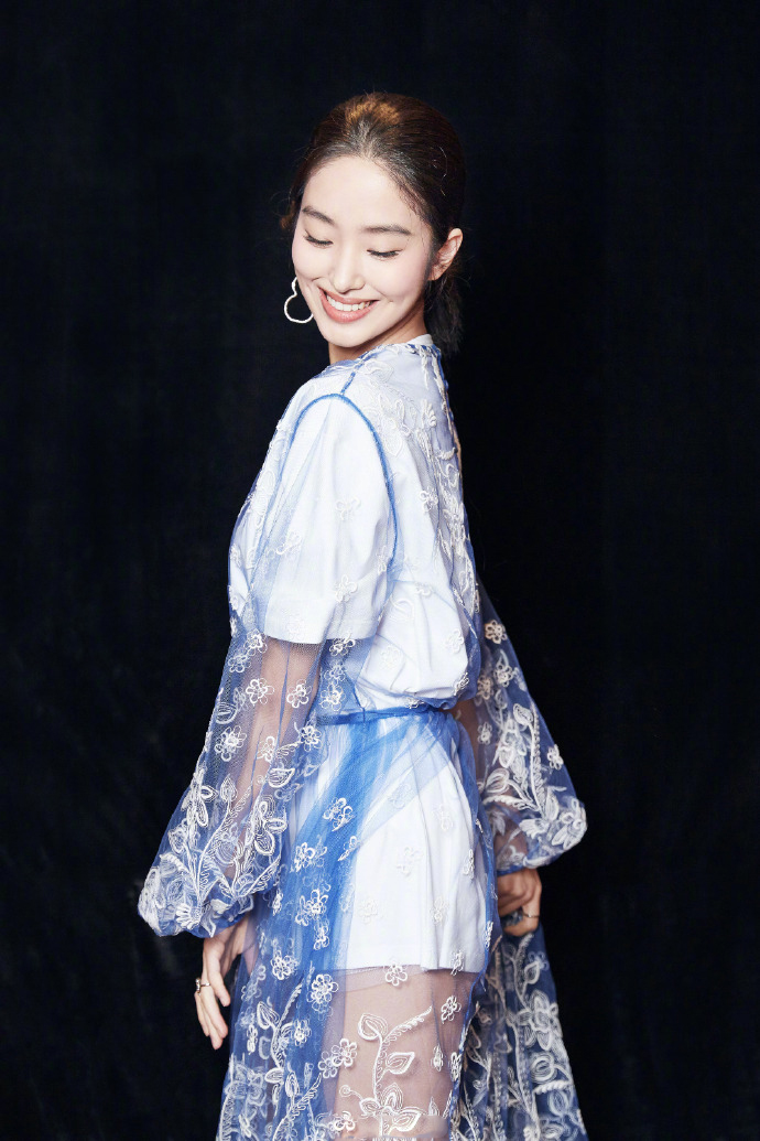 杨采钰图片