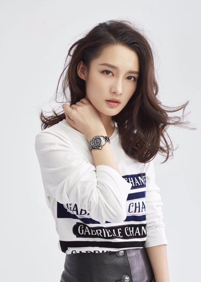 李沁性感黑白配唯美迷人写真图片