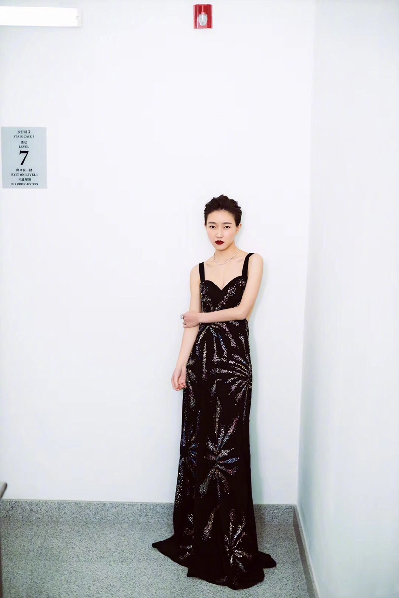 高清安徽省马鞍山女明星焦俊艳美艳红唇性感迷人写真图片图片 高清安徽省马鞍山女明星焦俊艳美艳红唇性感迷人写真图片图片