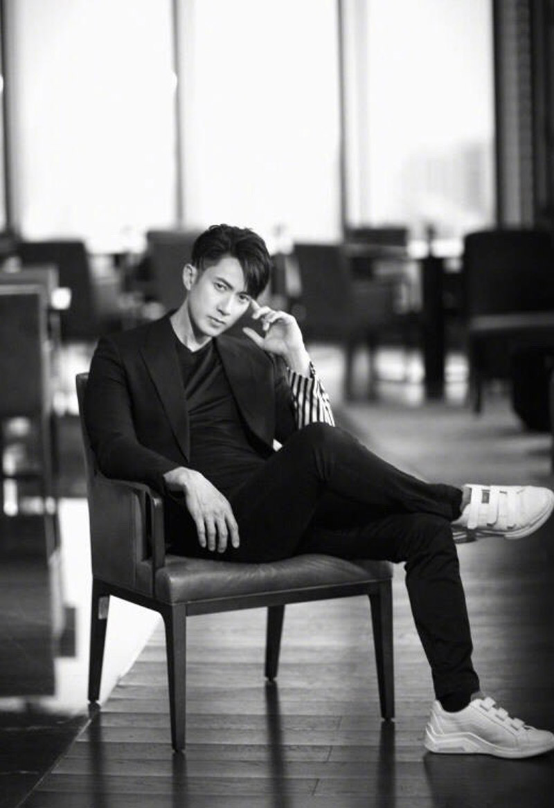 吴尊图片 吴尊西服造型魅力杂志写真图片