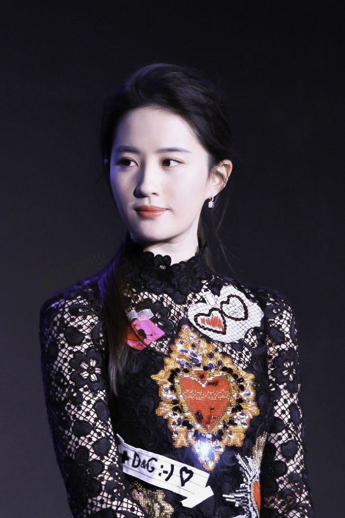 刘亦菲发布会现场性感写真图片图片