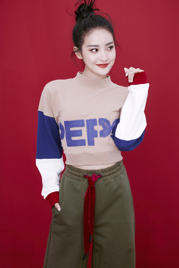 高清中国内地北京女演员赖雨濛性感光影写真图片图片