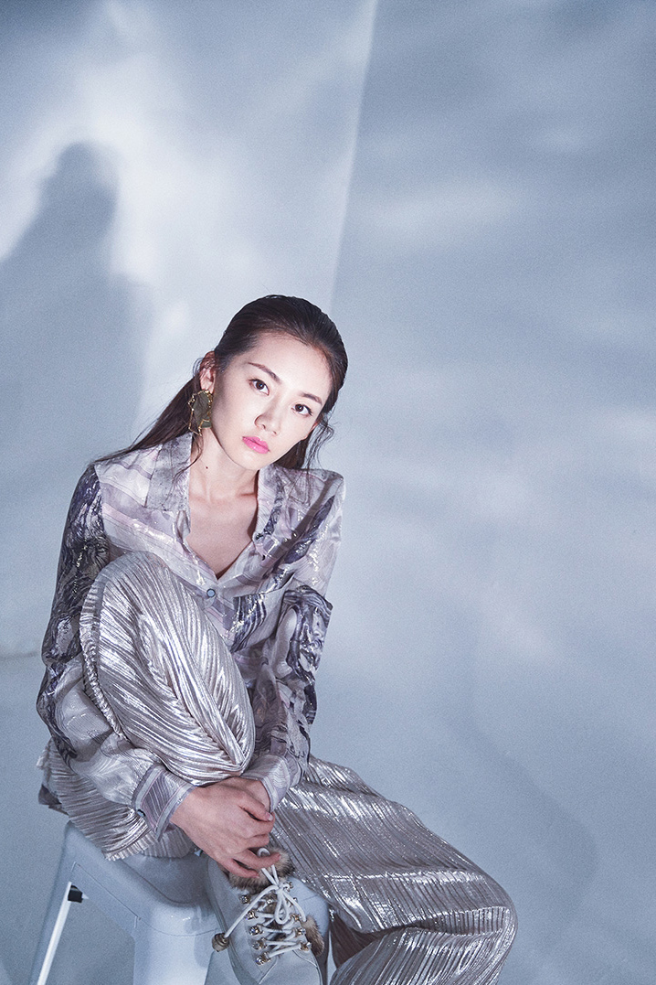 芳华女主角苗苗何小萍性感礼服活动照图片
