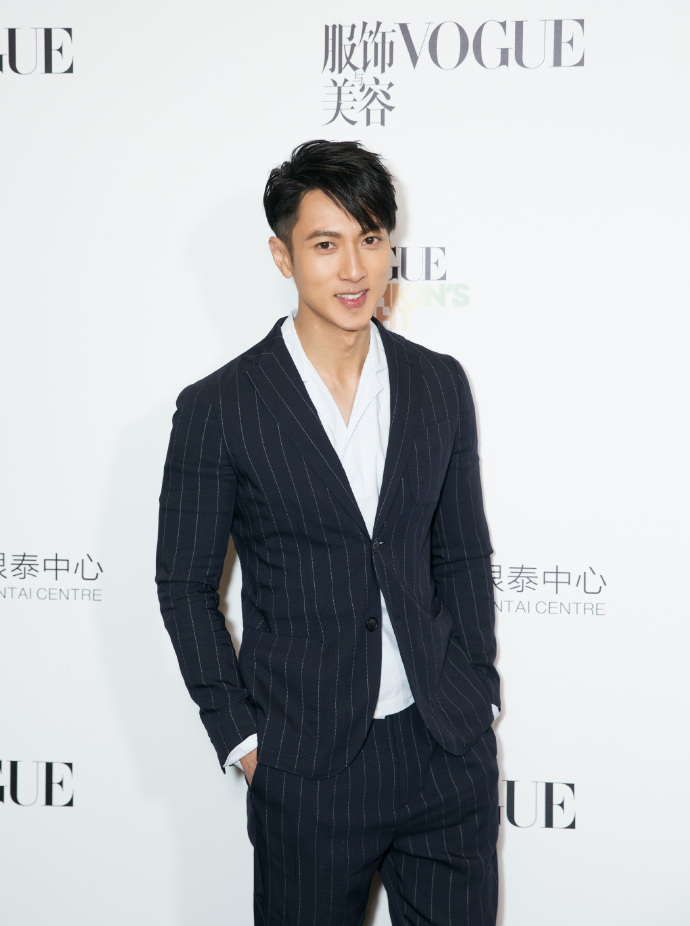 吴尊黑色条纹西装活动帅气写真图片图片