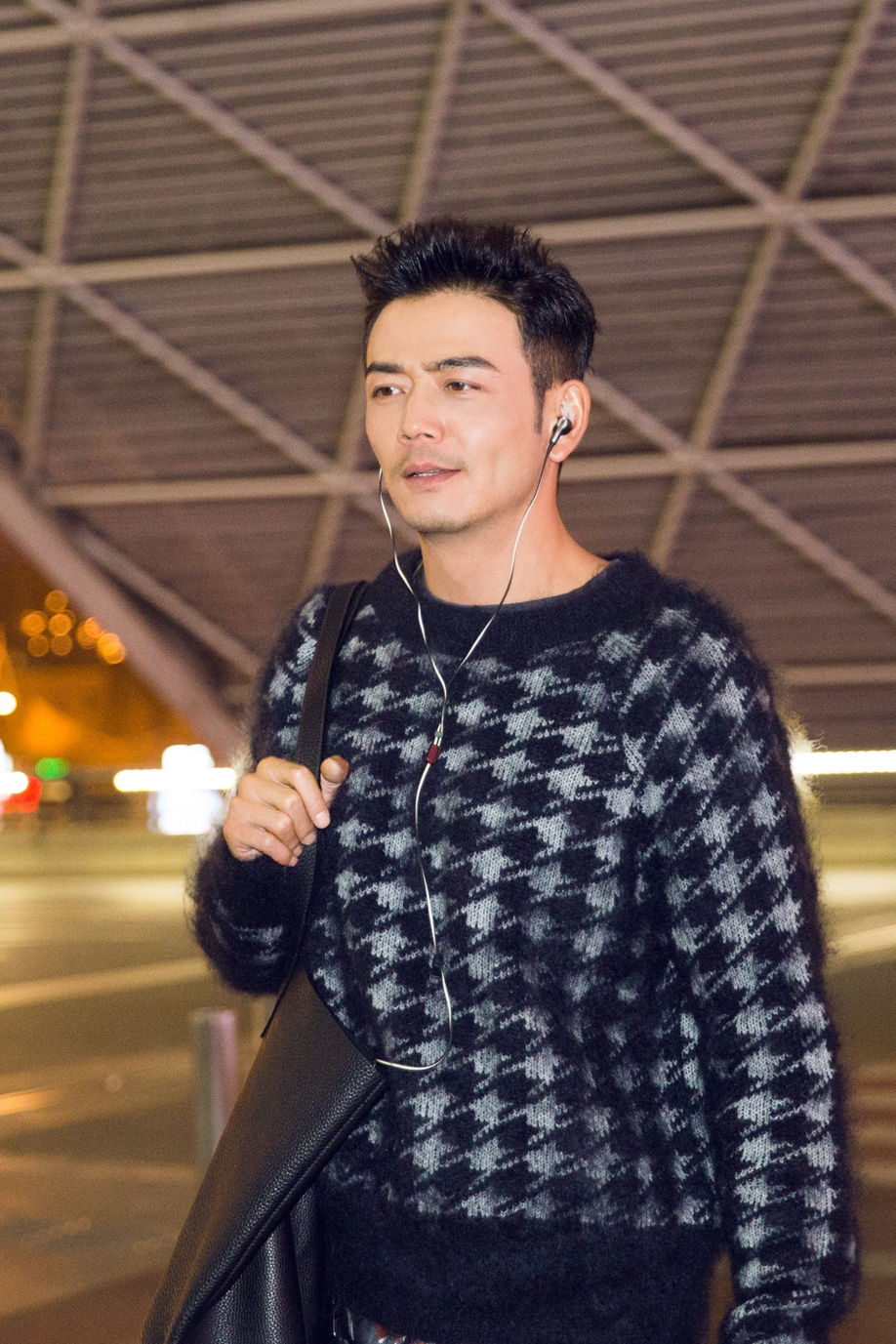 杨烁图片  杨烁与宠物狗写真图片图片