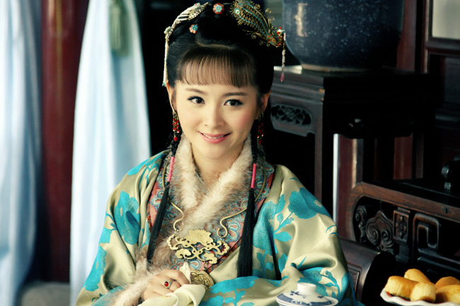 邓莎吊带白裙灵动俏皮写真图片  邓莎图片图片