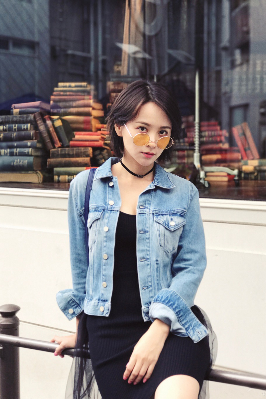 邓莎吊带白裙灵动俏皮写真图片  邓莎图片图片