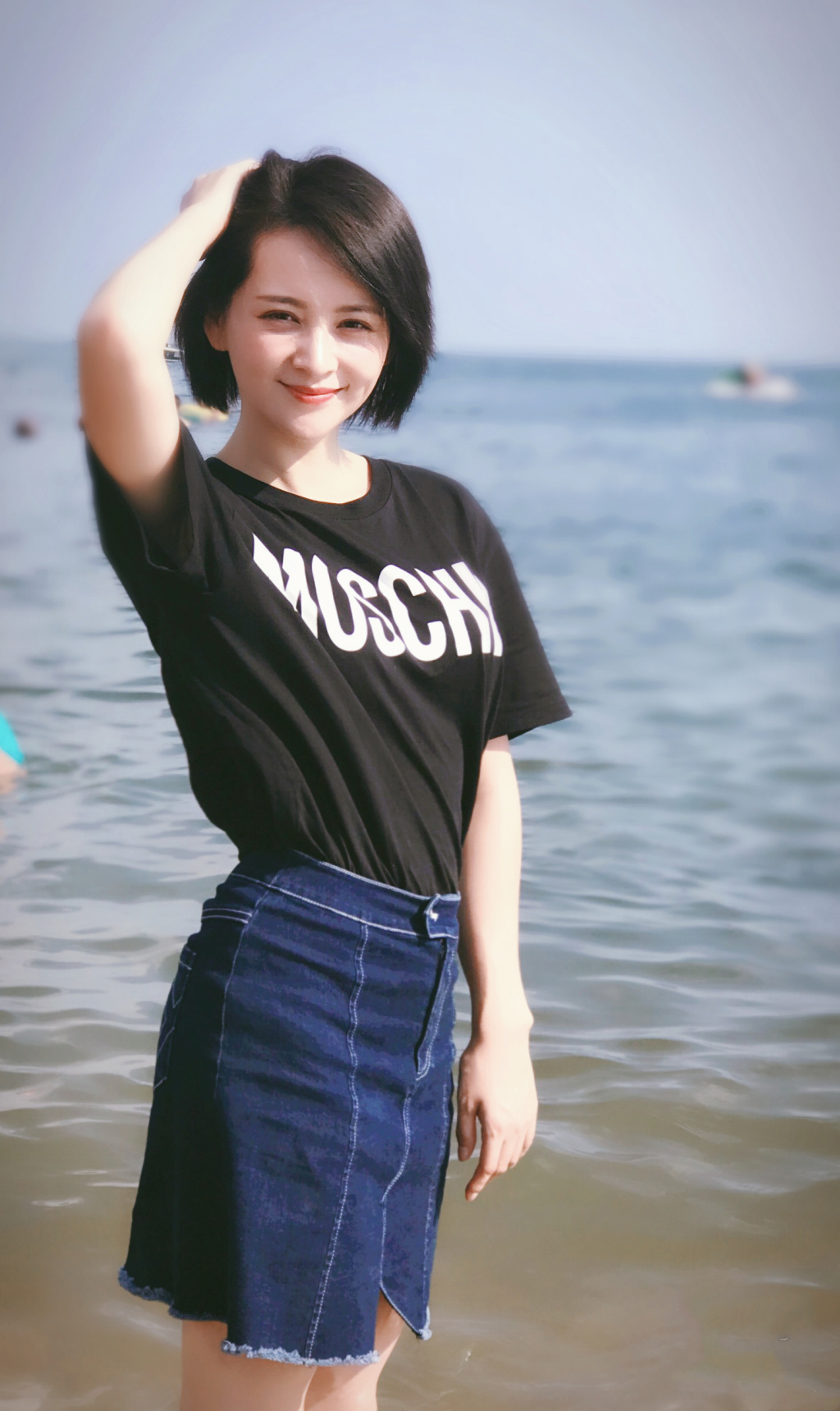 邓莎吊带白裙灵动俏皮写真图片  邓莎图片图片