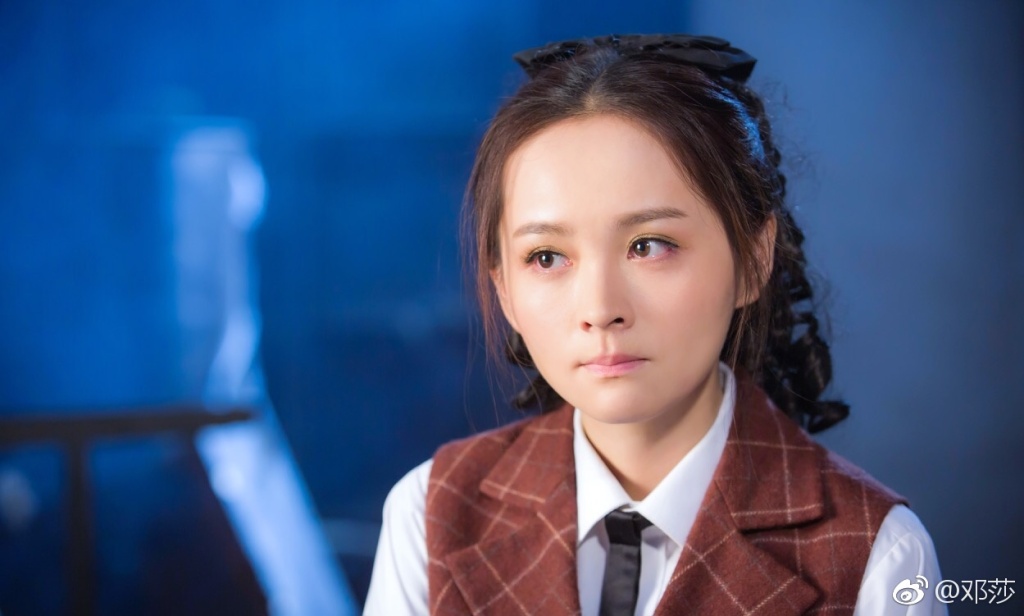 邓莎吊带白裙灵动俏皮写真图片  邓莎图片图片