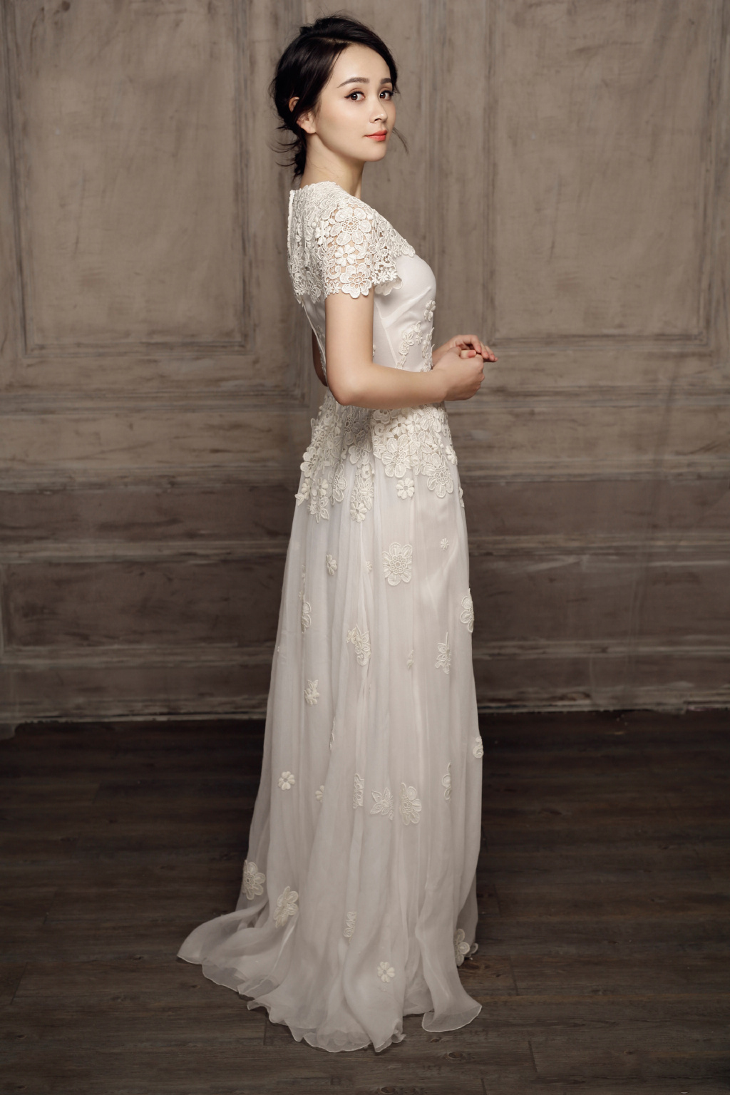 邓莎粉色毛衣恬静美艳写真图片  邓莎图片图片