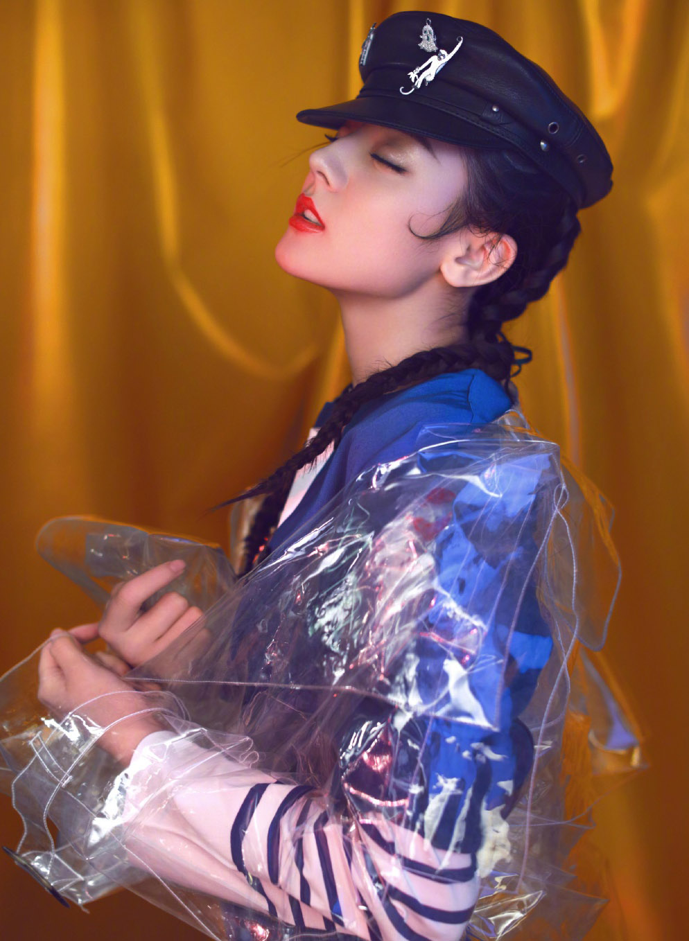新疆乌鲁木齐美女演员迪丽热巴最新杂志写真图片图片 新疆乌鲁木齐美女演员迪丽热巴最新杂志写真图片图片