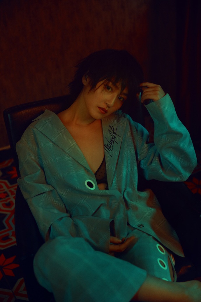 王思思短发暗黑风个性写真图片图片