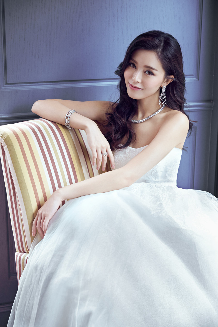 文咏珊《新娘ModernBride》性感婚纱写真图片图片