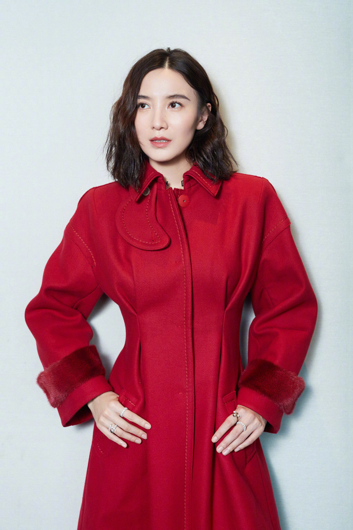 宋佳黑色连衣裙优雅知性写真图片图片