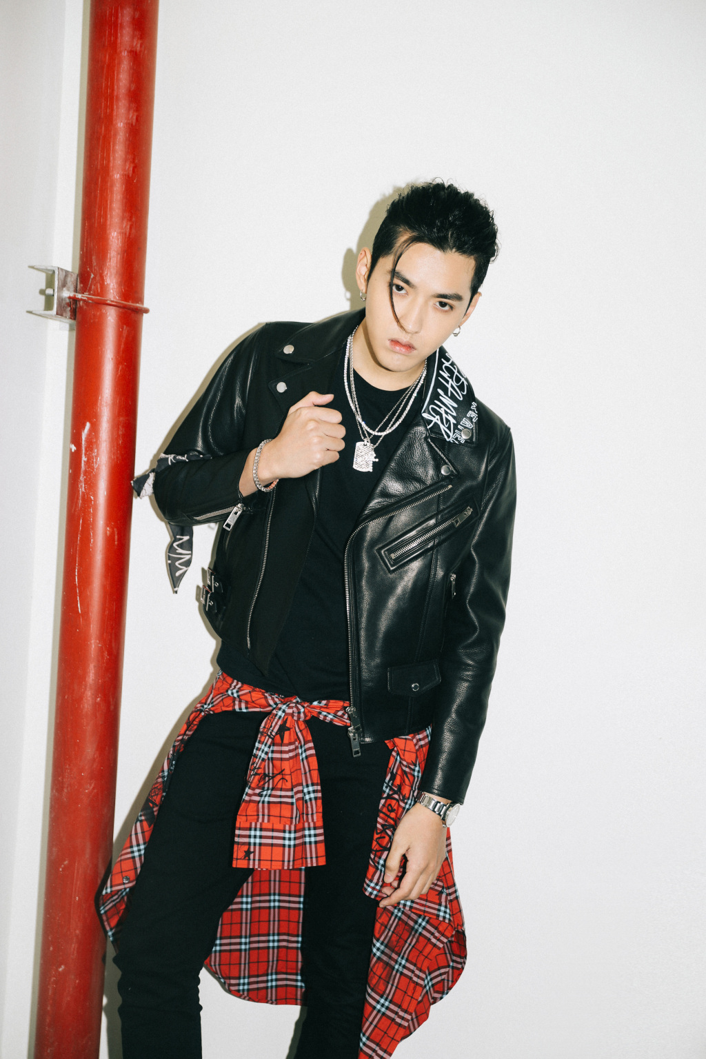 吴亦凡帅气图片 吴亦凡杂志封面写真图片