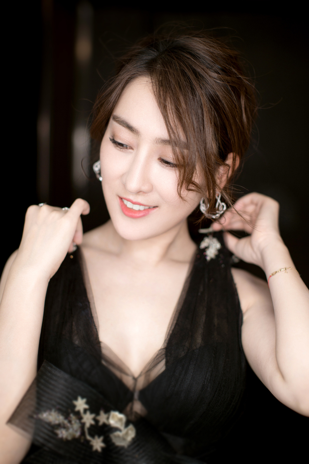 马苏图片 马苏性感露背礼服图片图片