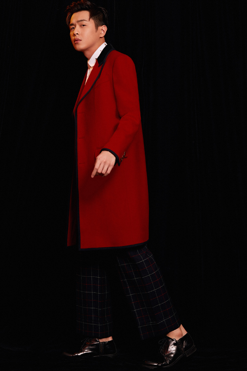 张若昀白衣衬衫写真穿白衣服的美男子 张若昀写真美图图片